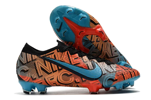 Nike Chaussures de football multicolor à coupe basse avec upper à impression graphique pour terrain ferme 1