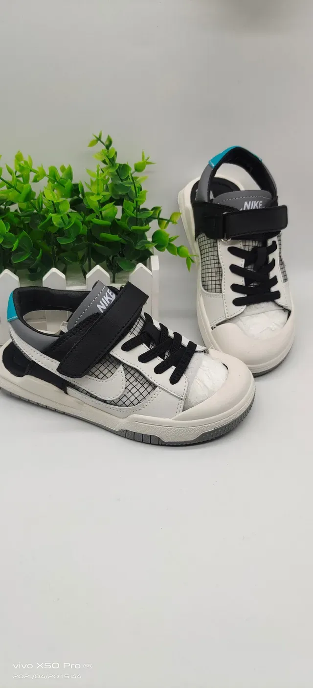 Nike Multicolor Panelled Lace-and-Velcro Kids Lifestyle Sneakers 9