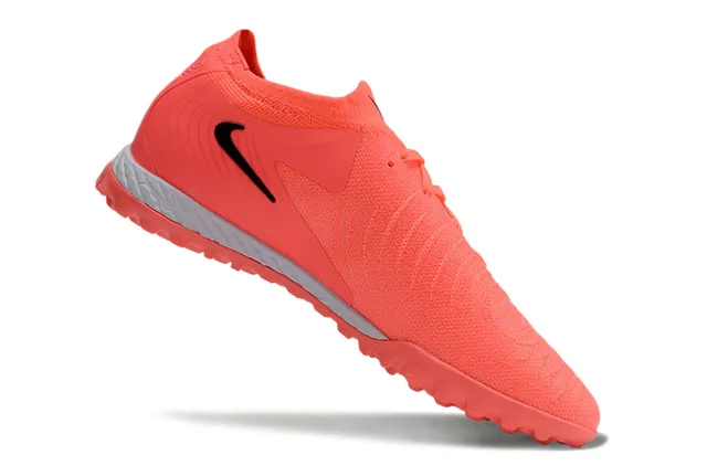 Nike Zapatillas de fútbol naranja y negro con upper de punto, cuello bajo para césped artificial 2
