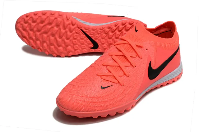 Nike Zapatillas de fútbol naranja y negro con upper de punto, cuello bajo para césped artificial 4