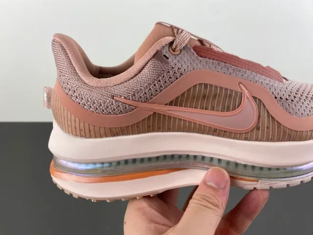 Nike Chaussures de running rose beige avec upper de knit visible Air Zoom Unit 3
