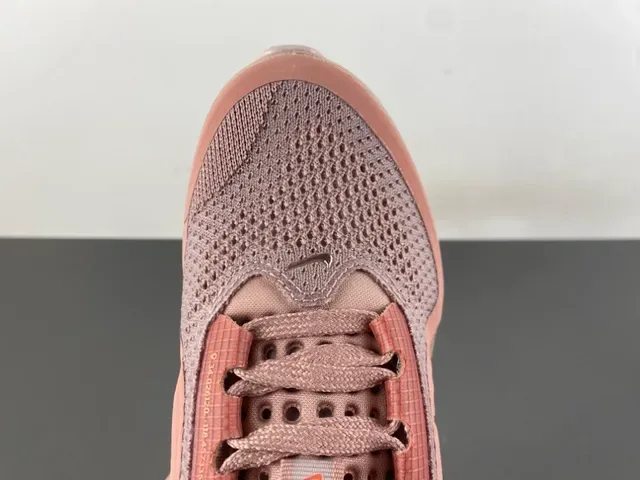 Nike Chaussures de running rose beige avec upper de knit visible Air Zoom Unit 5