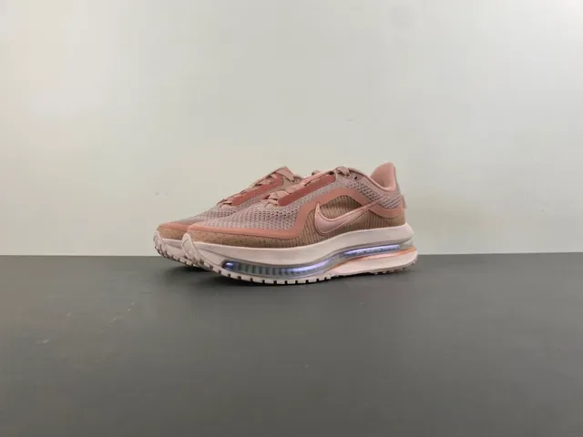 Nike Chaussures de running rose beige avec upper de knit visible Air Zoom Unit 10
