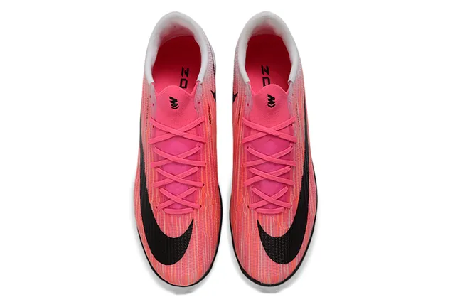 Nike Chaussures de soccer turf à coupe basse rose et noir avec upper en maille dégradé 2