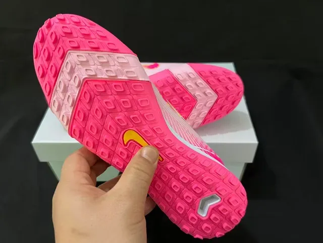 Nike Pink White Knit Upper Low-Cut Silhouette Indoor Soccer Shoes 9