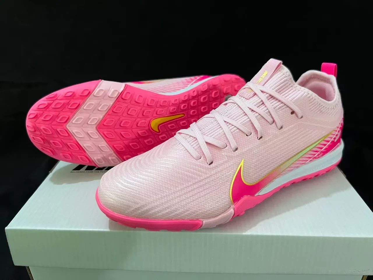 Nike Pink White Knit Upper Low-Cut Silhouette Indoor Soccer Shoes 17