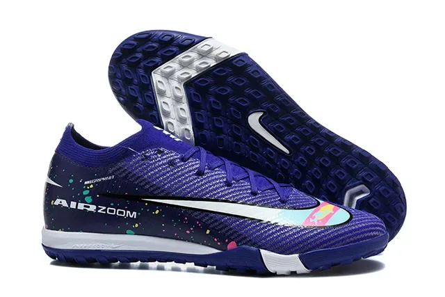 Nike Chaussures de football Turf avec upper en knit multicolore et impression de taches pourpres 1