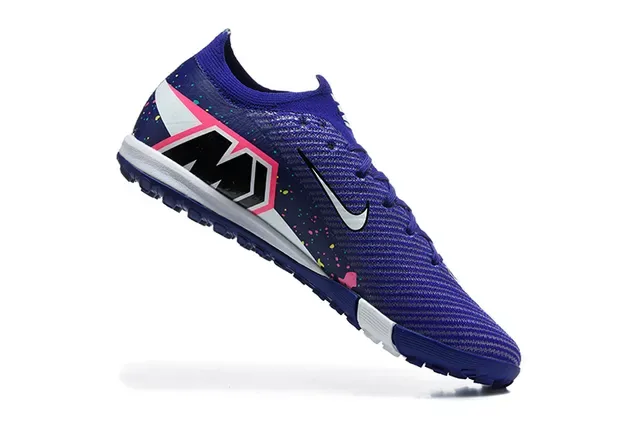 Nike Chaussures de football Turf avec upper en knit multicolore et impression de taches pourpres 3