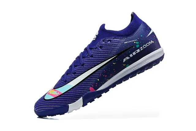 Nike Chaussures de football Turf avec upper en knit multicolore et impression de taches pourpres 4