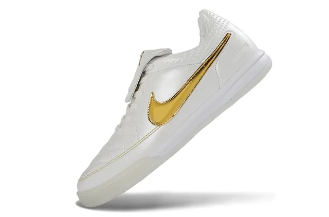 Nike Tiempo أبيض ذهبي جلد مخطط الجزء العلوي سووش معدني أحذية كرة قدم داخلية 3