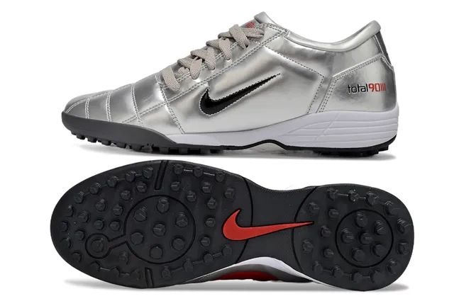 Nike Total 90 III Zapatos de fútbol Turf plateados metálicos 7