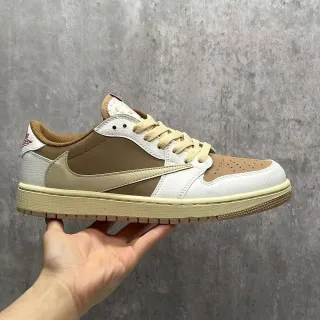 Nike White Beige Low-Top 分层皮革生活方式运动鞋