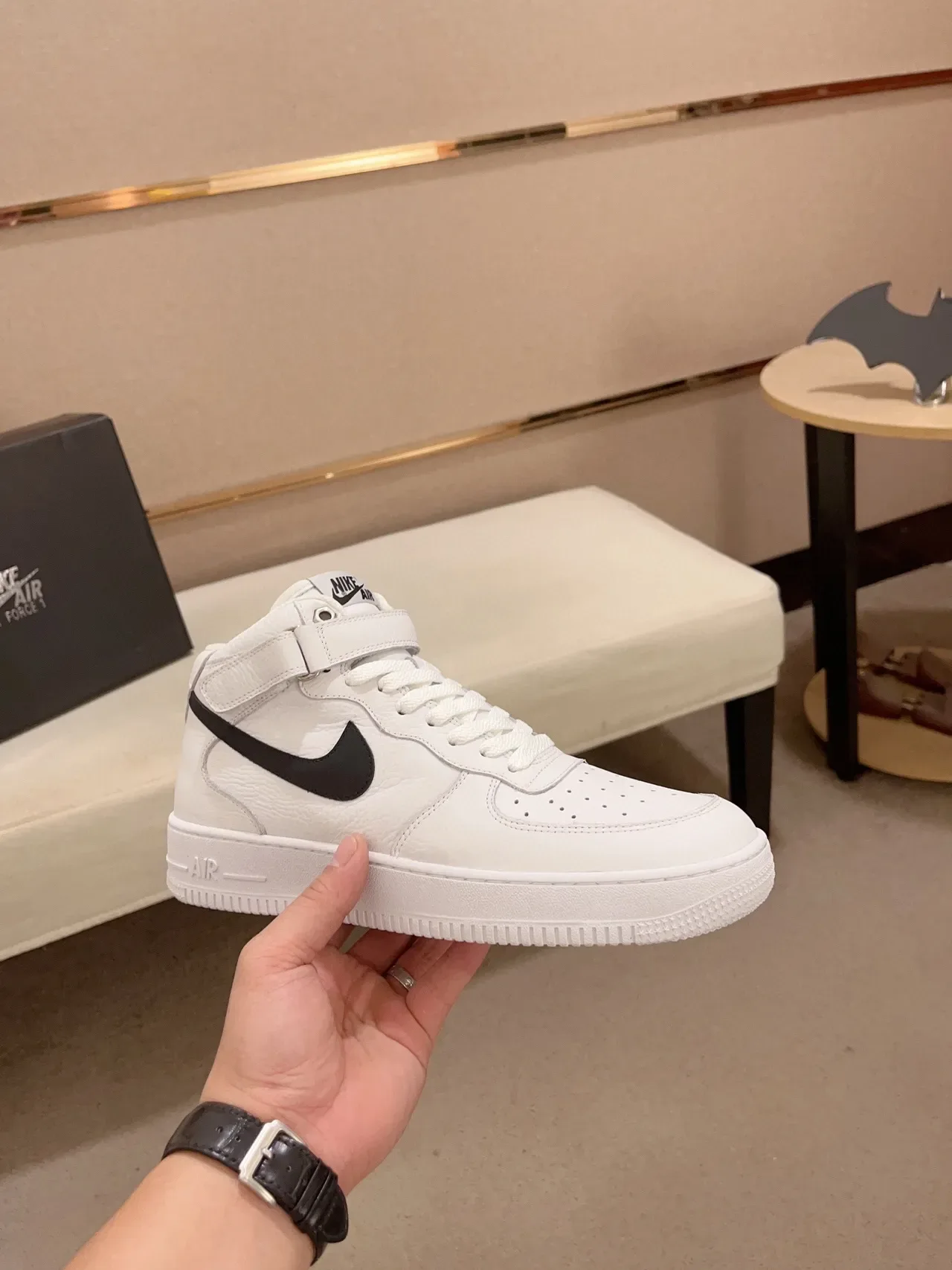 Nike White Black High-Top Leather Upper Lifestyle Sneakers 7