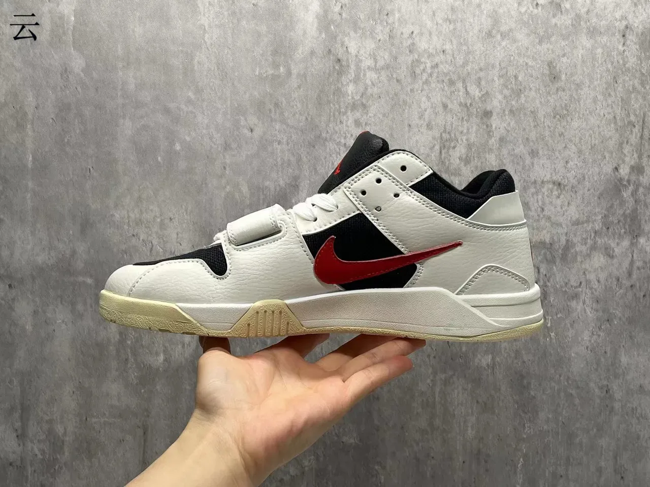 Nike White Black Low-Top Leather-Mesh Hybrid Upper Sneakers 4
