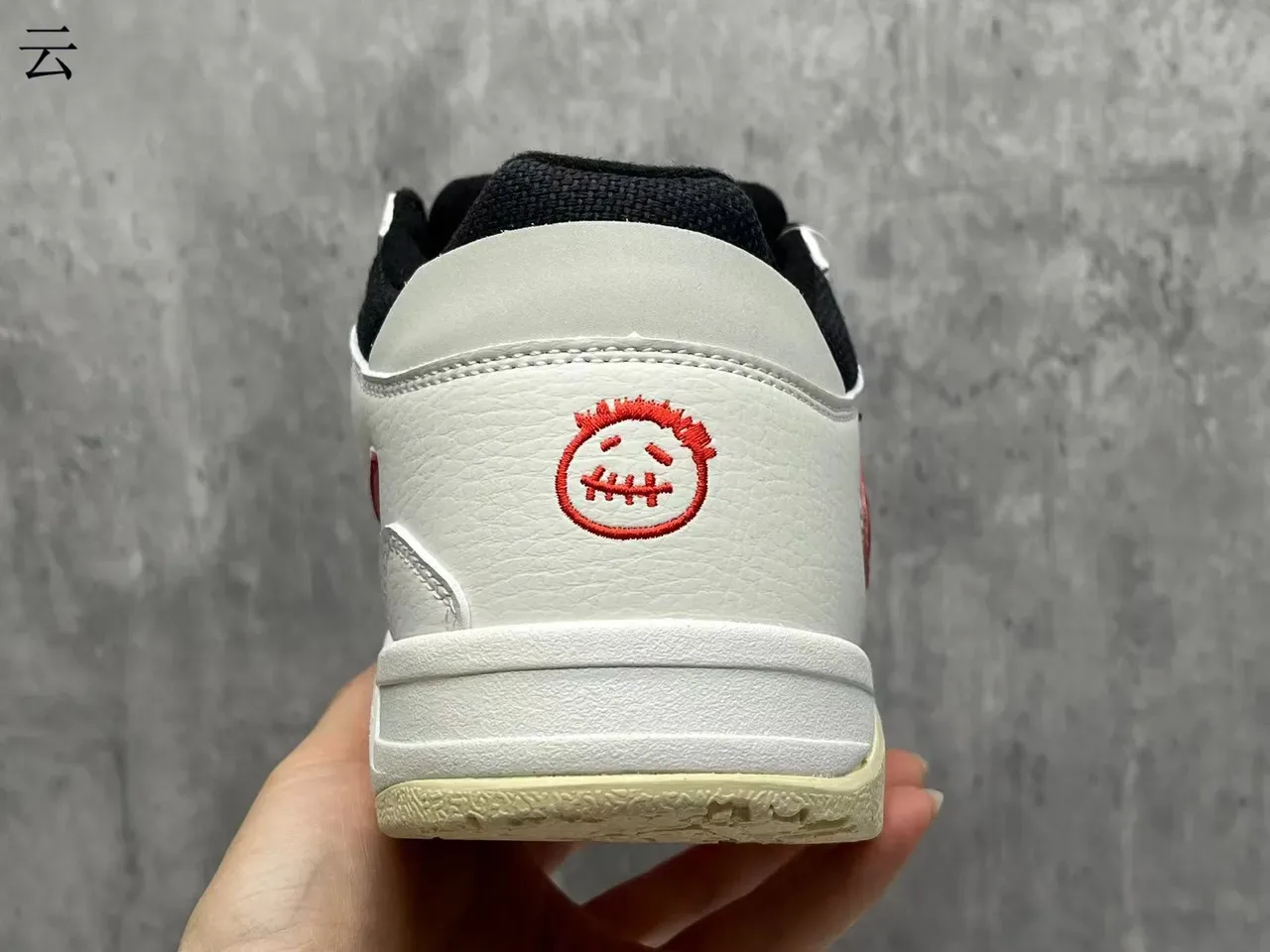 Nike White Black Low-Top Leather-Mesh Hybrid Upper Sneakers 6