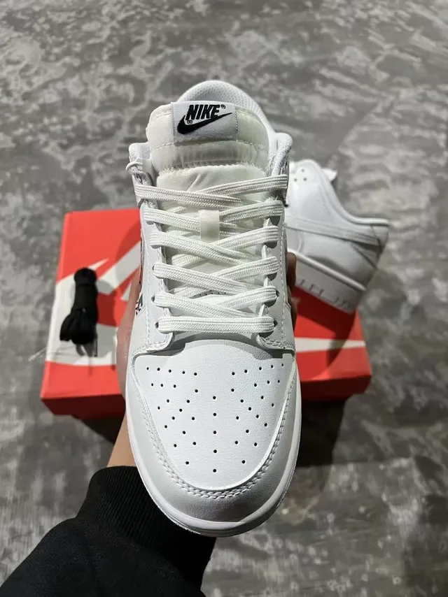 Nike White Black Low-Top Leather Upper Lifestyle Sneakers 4