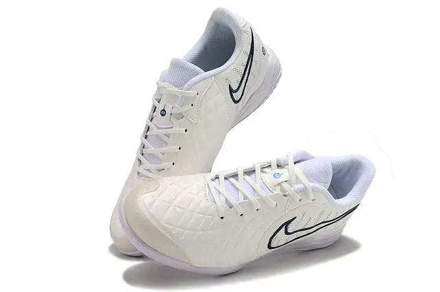 Nike Chaussures de football indoor blanches et noires tige synthétique matelée maille perforée ventilation 7