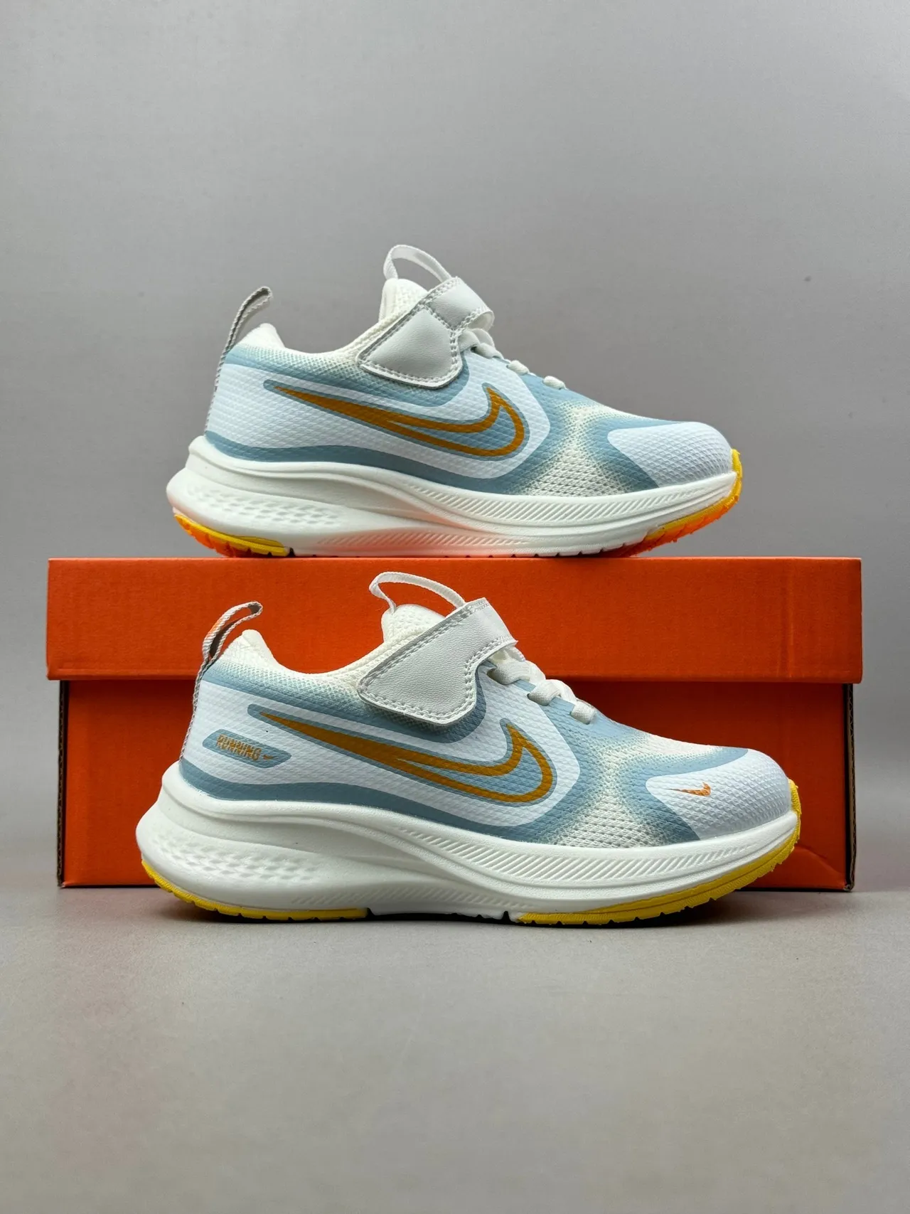 Nike White Blue Breathable Mesh Upper Color-Blocked Swoosh Running Shoes 6