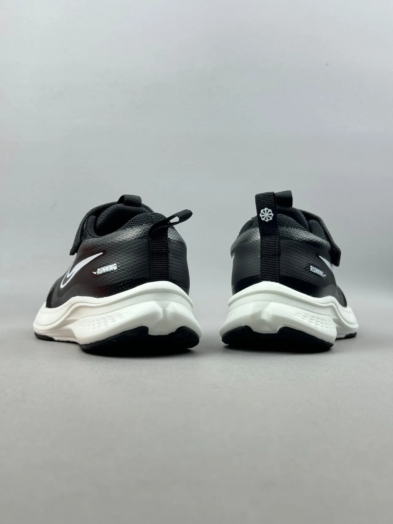 Nike White Blue Breathable Mesh Upper Color-Blocked Swoosh Running Shoes 18