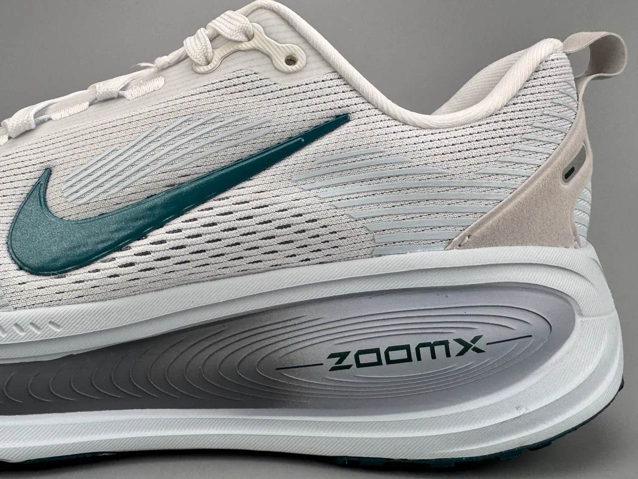 Nike White Blue Engineered Knit Upper ZoomX Cushioning Window Running Shoes 5