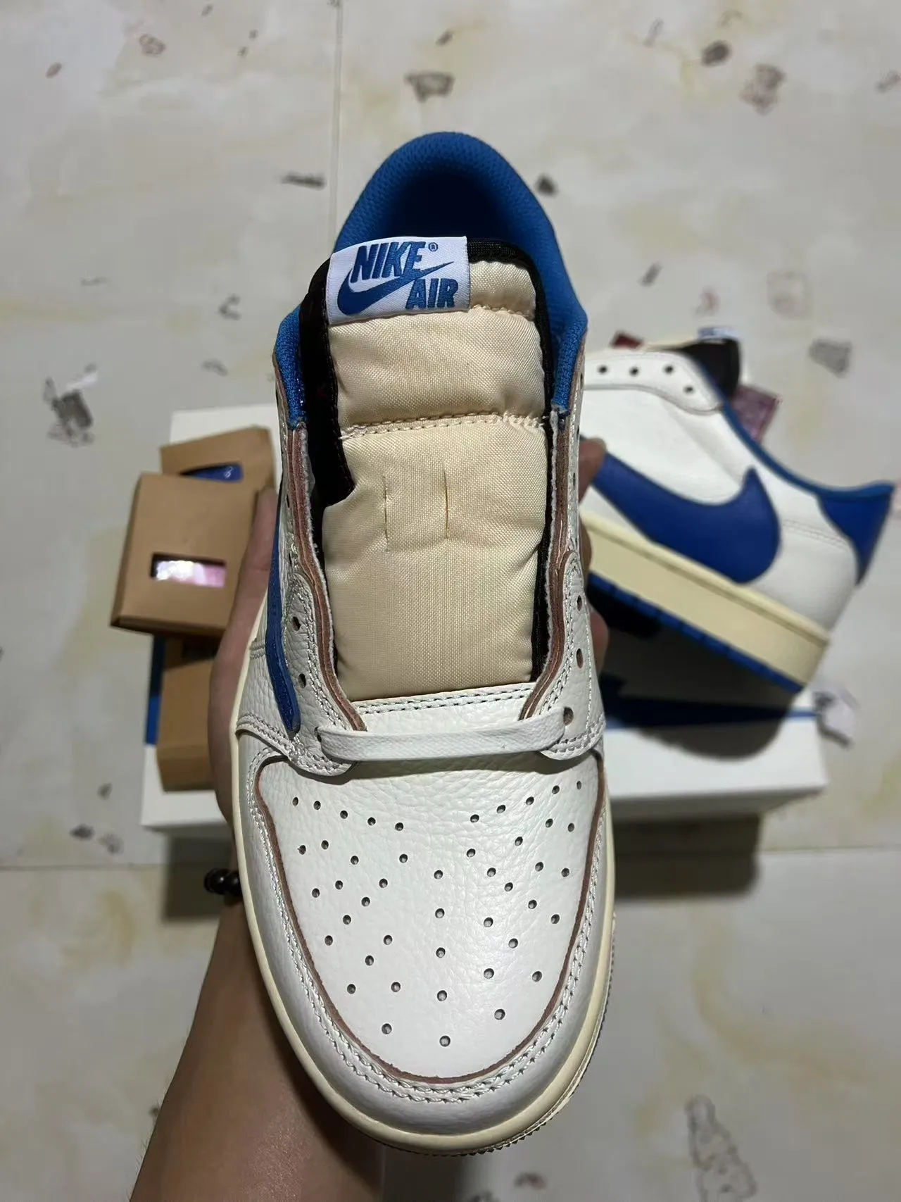 Nike White Blue Low-Top Leather Upper Lifestyle Sneakers 3