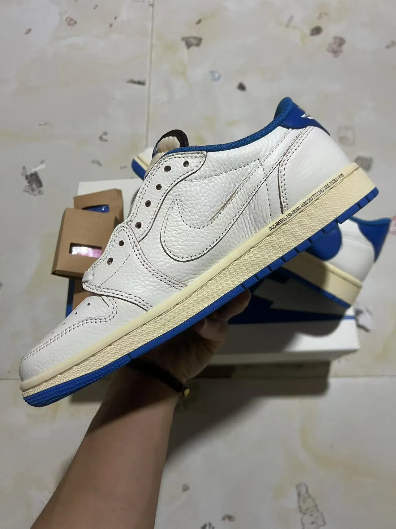 Nike White Blue Low-Top Leather Upper Lifestyle Sneakers 5