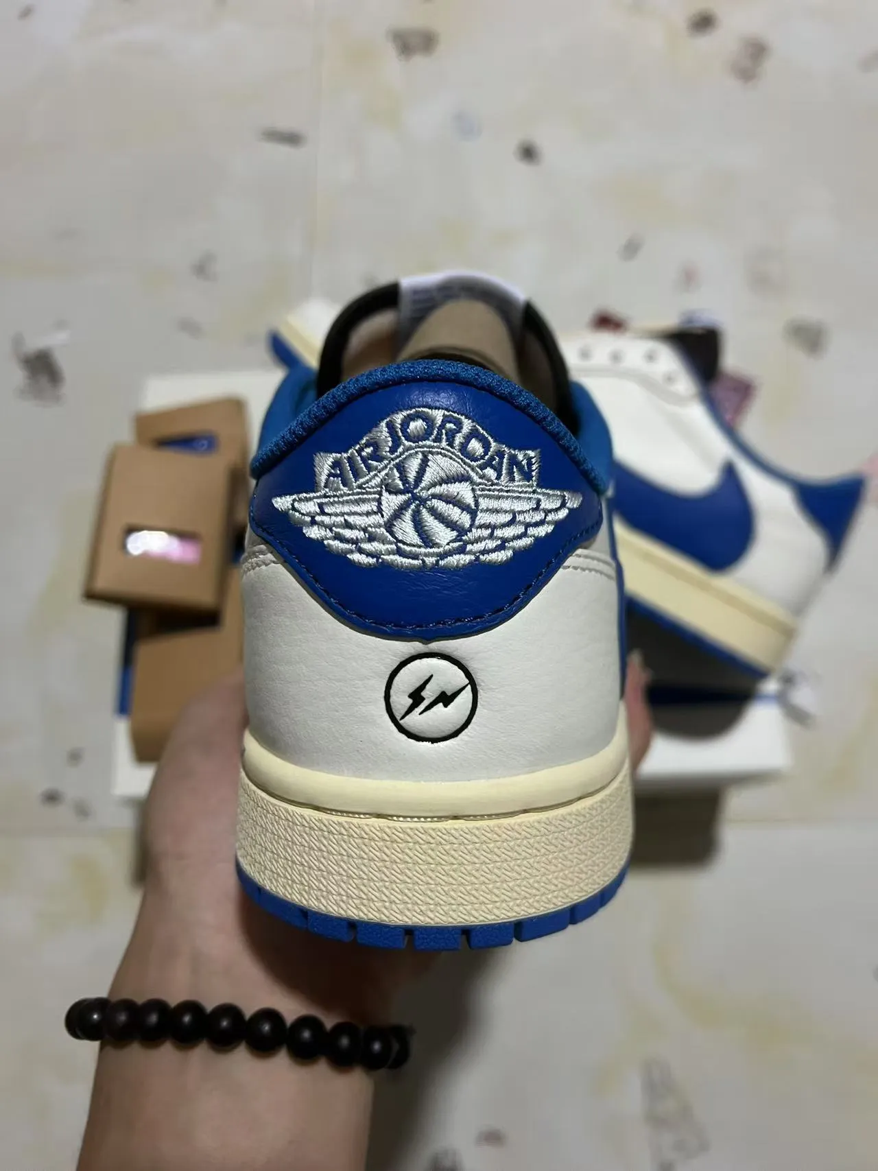 Nike White Blue Low-Top Leather Upper Lifestyle Sneakers 8