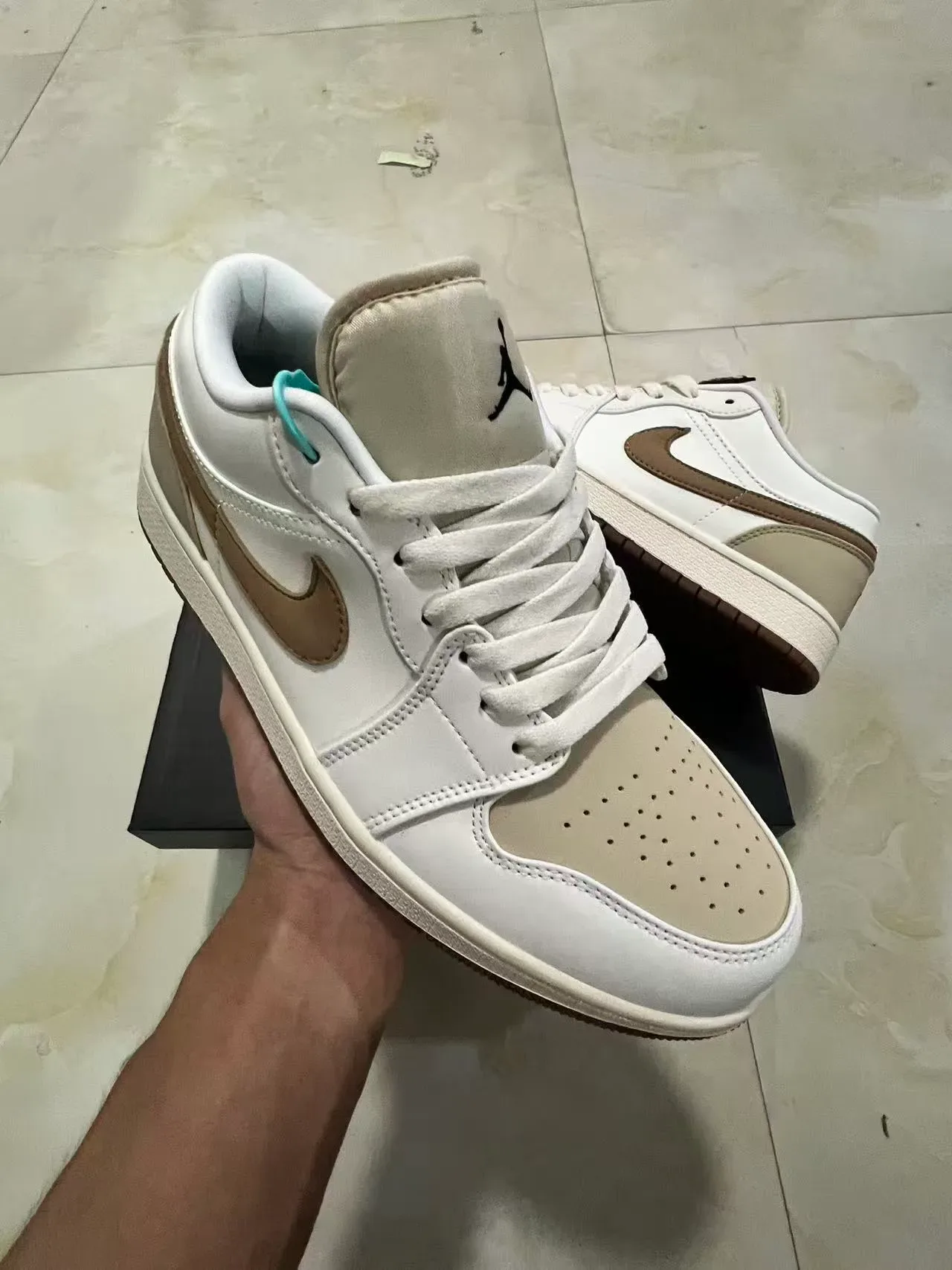 Nike White Brown Low-Top Leather And Suede Paneling Lifestyle Sneakers 2