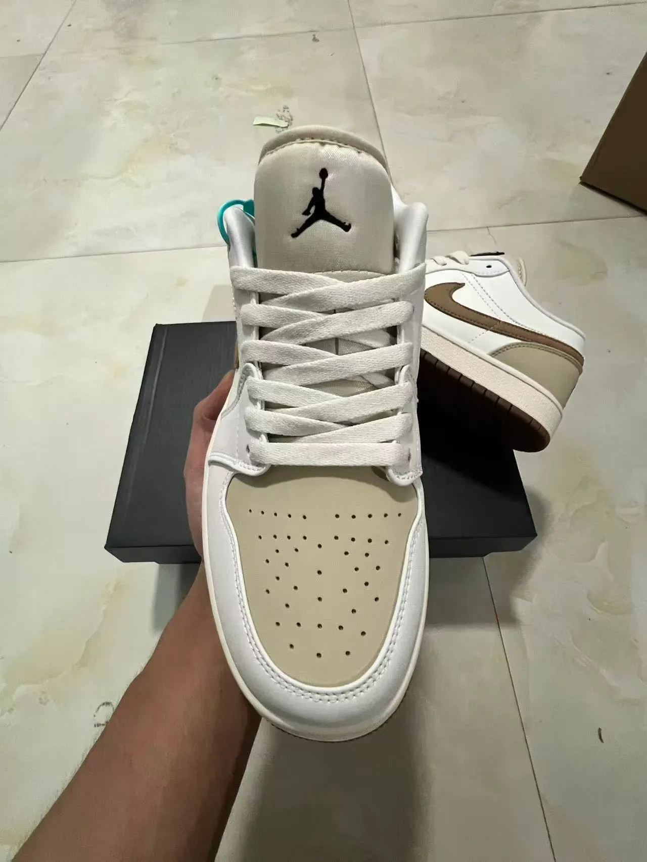 Nike White Brown Low-Top Leather And Suede Paneling Lifestyle Sneakers 3