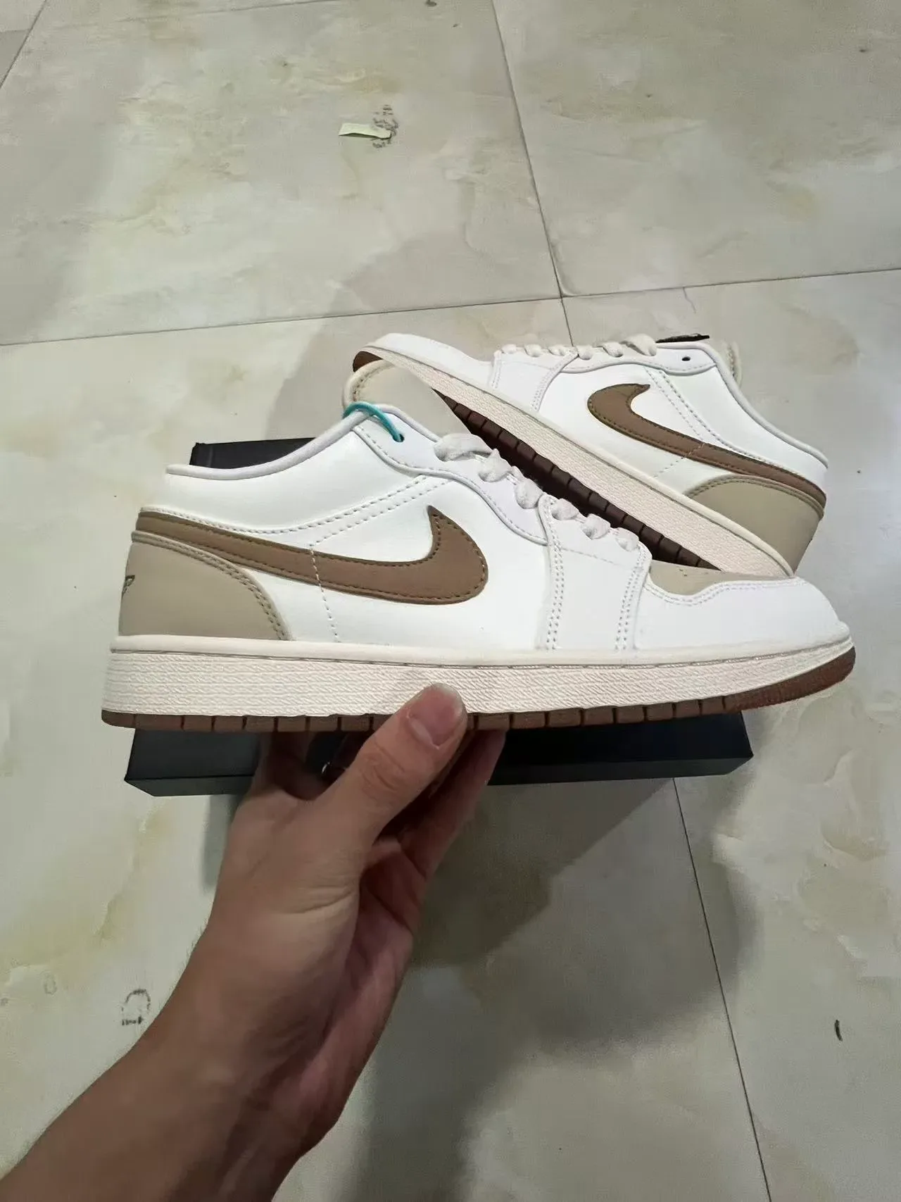 Nike White Brown Low-Top Leather And Suede Paneling Lifestyle Sneakers 7