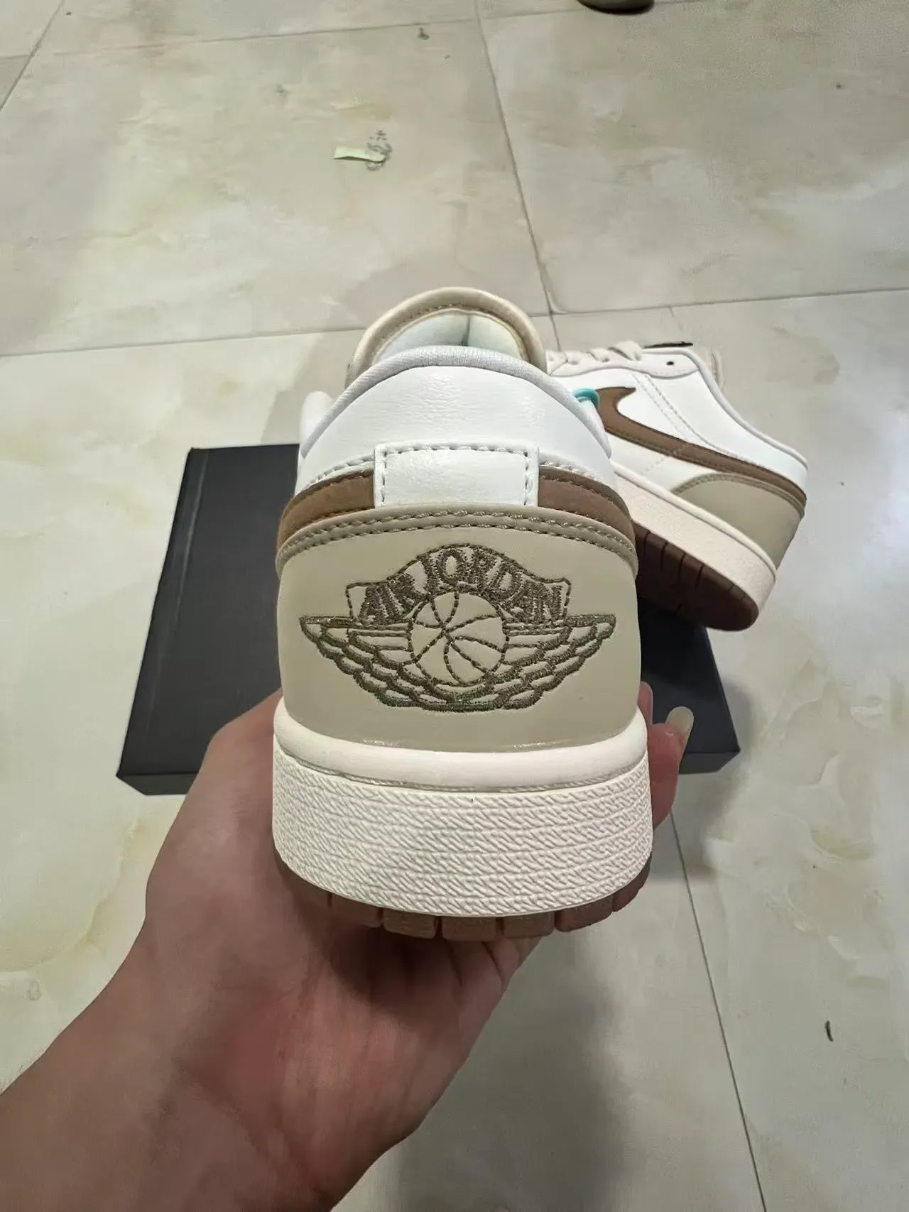 Nike White Brown Low-Top Leather And Suede Paneling Lifestyle Sneakers 8