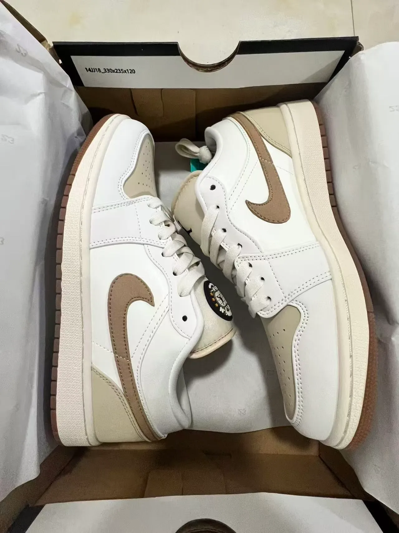 Nike White Brown Low-Top Leather And Suede Paneling Lifestyle Sneakers 9