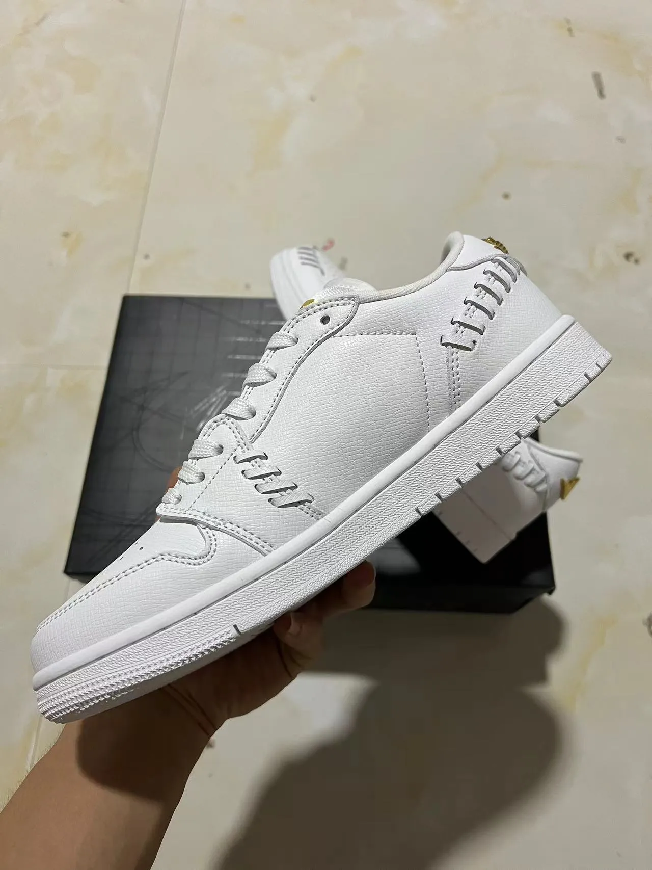 Nike White Gold Textured Leather Upper Metallic Swoosh Lifestyle Sneakers 5