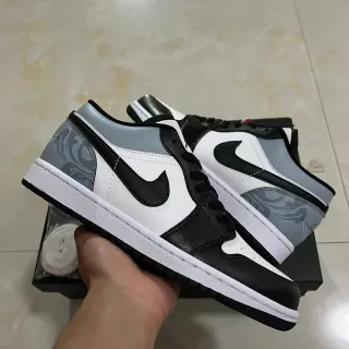 Nike White Gray Low-Top Silhouette Leather And Synthetic Upper Lifestyle Sneakers