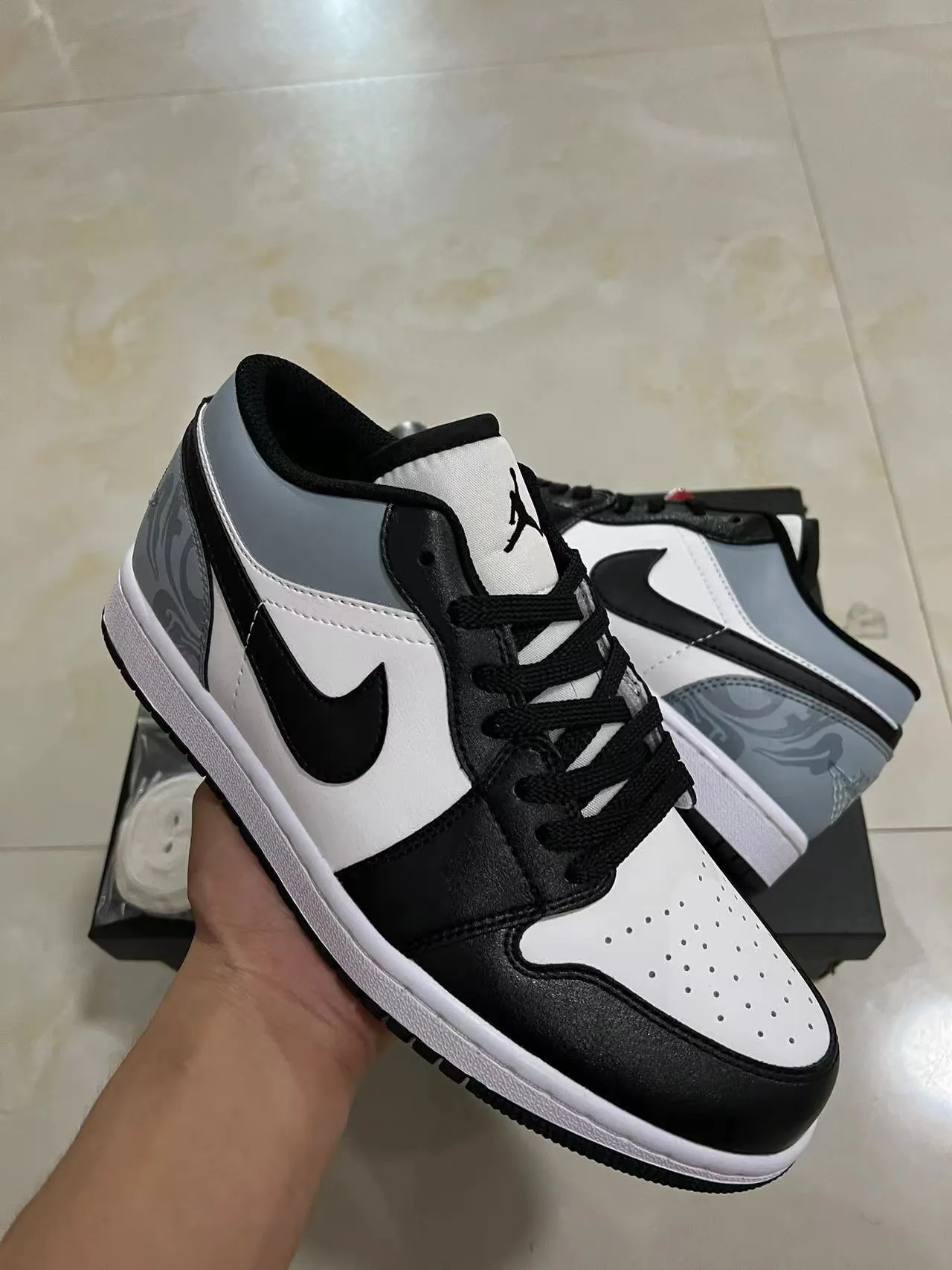 Nike White Gray Low-Top Silhouette Leather And Synthetic Upper Lifestyle Sneakers 2