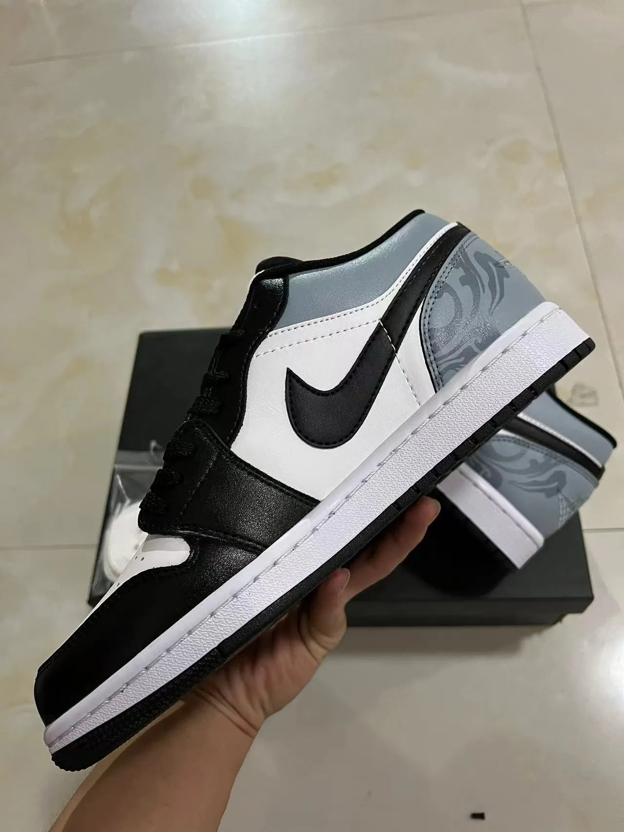 Nike White Gray Low-Top Silhouette Leather And Synthetic Upper Lifestyle Sneakers 5