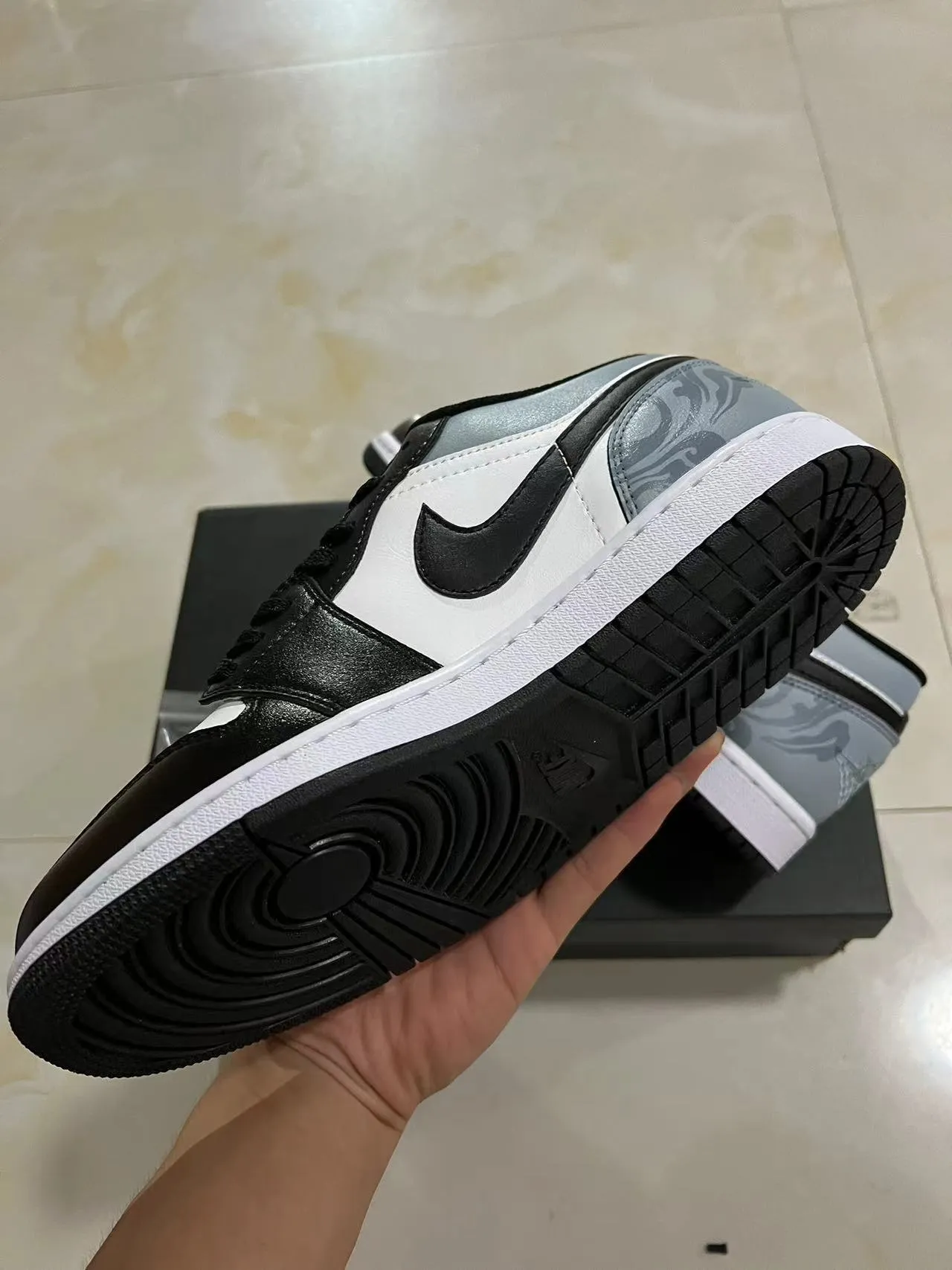 Nike White Gray Low-Top Silhouette Leather And Synthetic Upper Lifestyle Sneakers 6