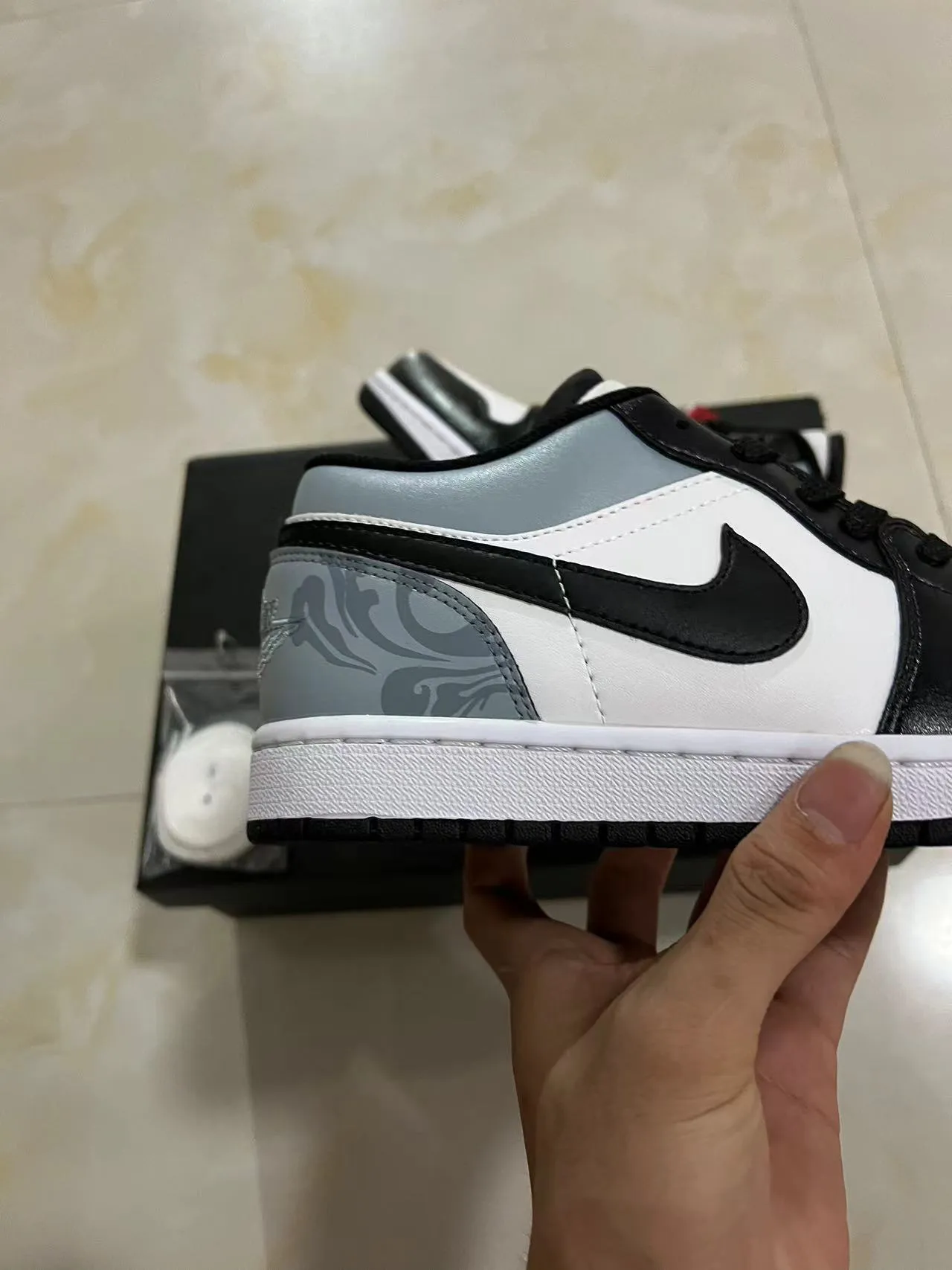 Nike White Gray Low-Top Silhouette Leather And Synthetic Upper Lifestyle Sneakers 7