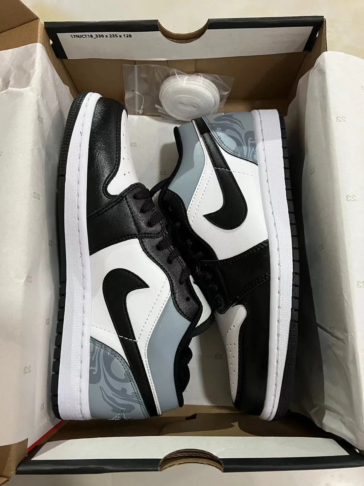 Nike White Gray Low-Top Silhouette Leather And Synthetic Upper Lifestyle Sneakers 9