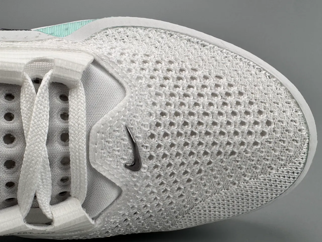 Nike White Green Knit Mesh Upper Ribbed Synthetic Midfoot Cage Running Shoes 2
