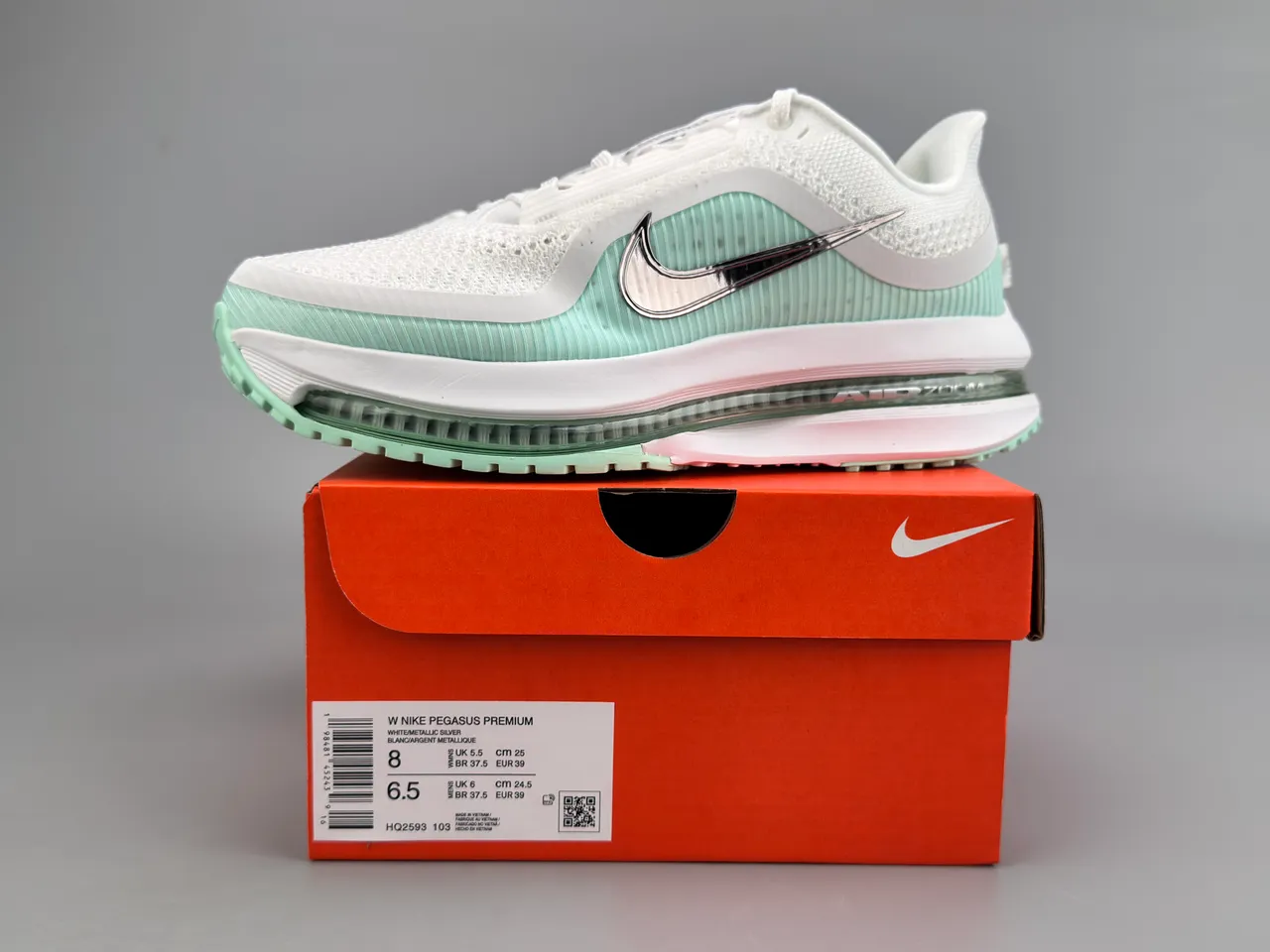Nike White Green Knit Mesh Upper Ribbed Synthetic Midfoot Cage Running Shoes 4