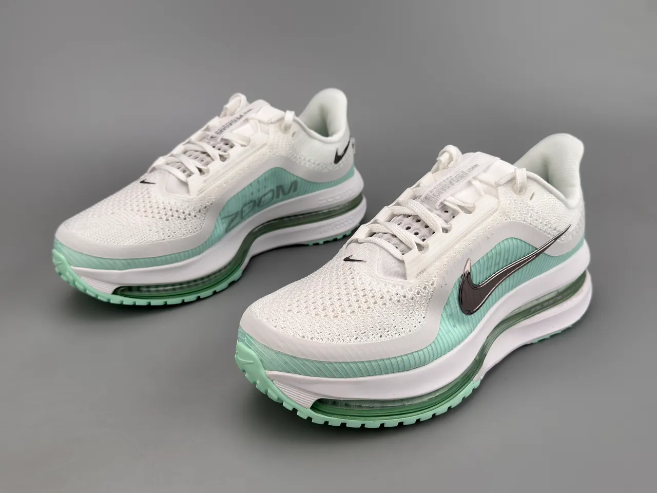 Nike White Green Knit Mesh Upper Ribbed Synthetic Midfoot Cage Running Shoes 5