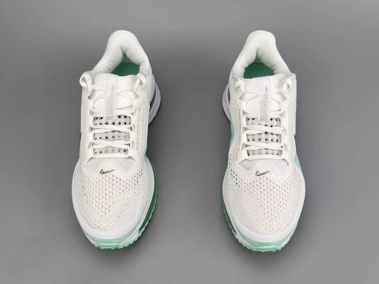 Nike White Green Knit Mesh Upper Ribbed Synthetic Midfoot Cage Running Shoes 9