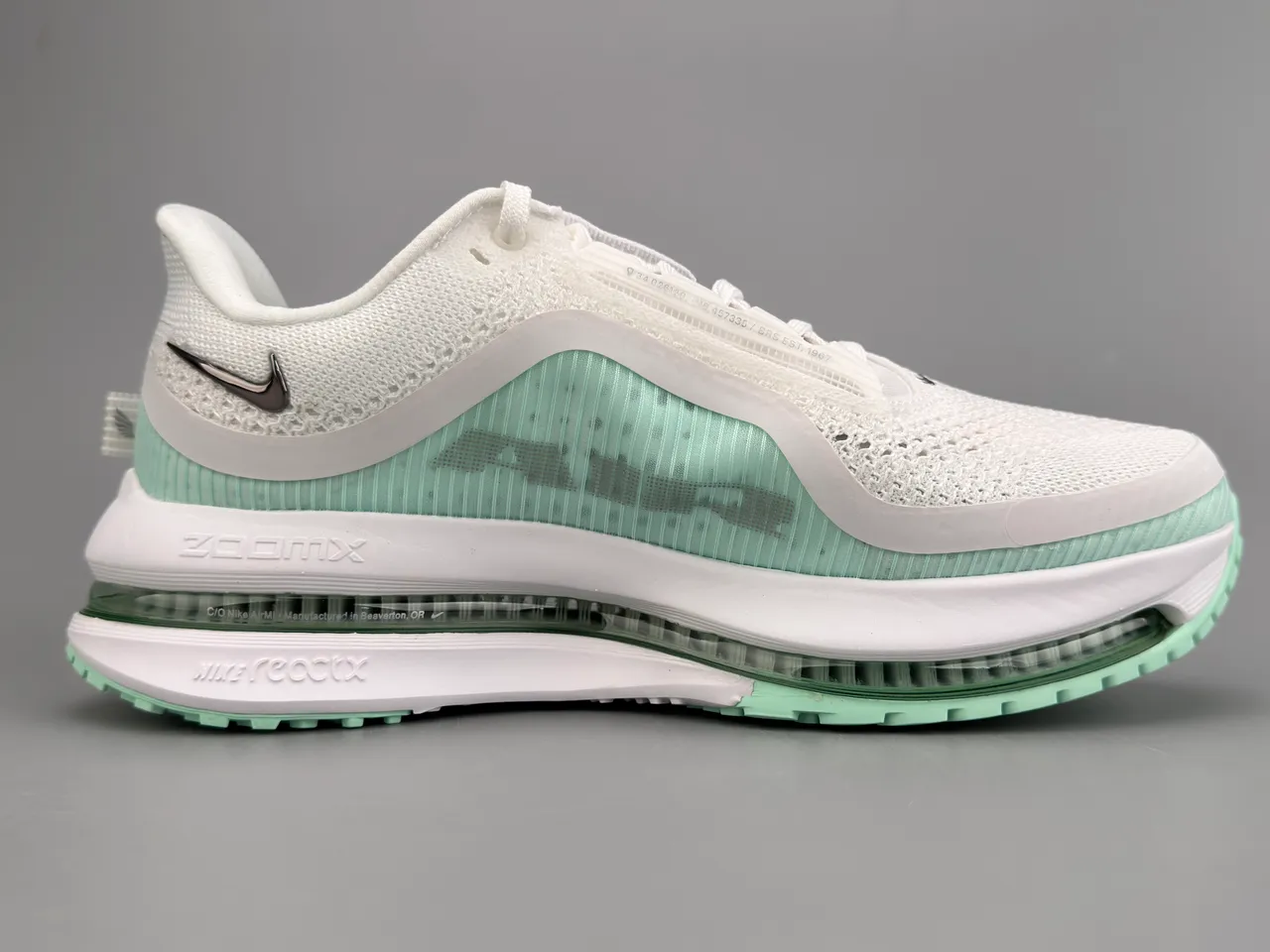 Nike White Green Knit Mesh Upper Ribbed Synthetic Midfoot Cage Running Shoes 10