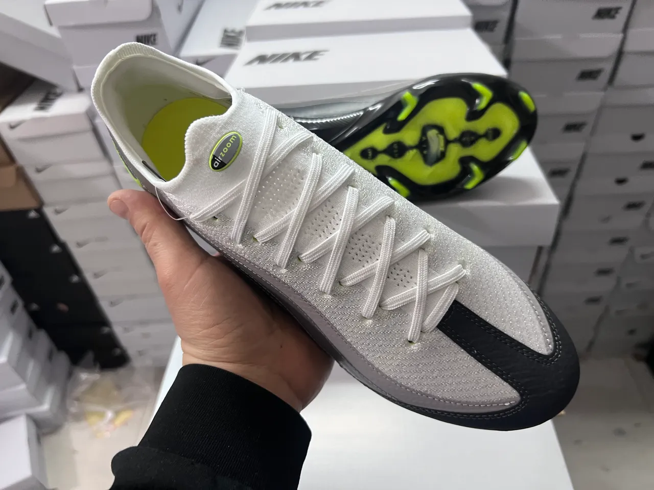 Nike White Green Low-Cut Knit Upper Wave-Patterned Synthetic Overlays Firm-Ground Soccer Shoes 10