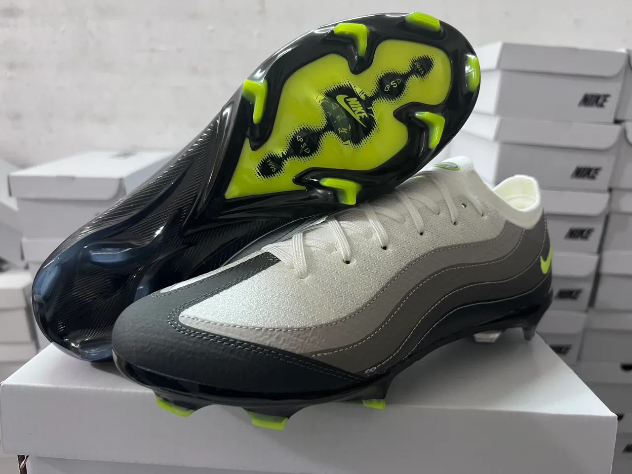 Nike White Green Low-Cut Knit Upper Wave-Patterned Synthetic Overlays Firm-Ground Soccer Shoes 16