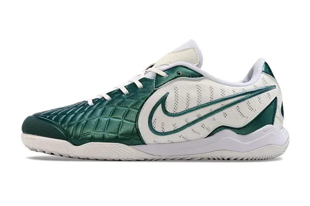 Nike Chaussures de soccer indoor blanches et vertes capuchon matelassé upper mesh perforé 2
