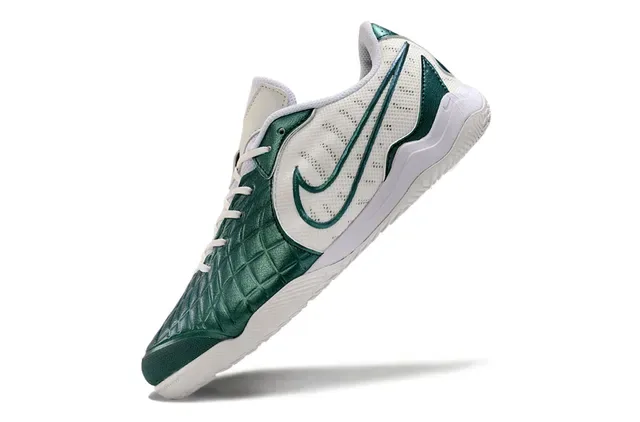 Nike Chaussures de soccer indoor blanches et vertes capuchon matelassé upper mesh perforé 4