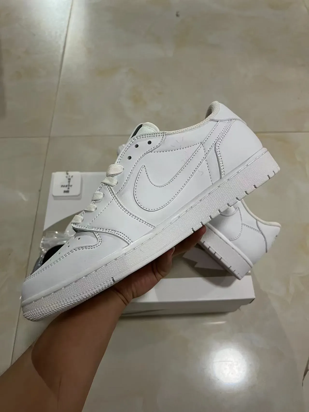 Nike White Low-Top Lifestyle Sneakers 5