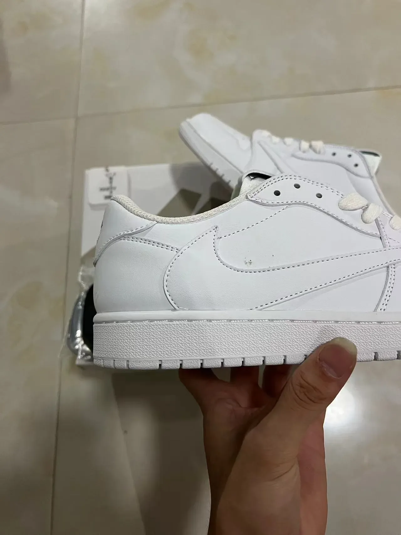 Nike White Low-Top Lifestyle Sneakers 7